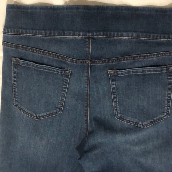 Wide Leg Cropped Jeans - Picture 3 of 5